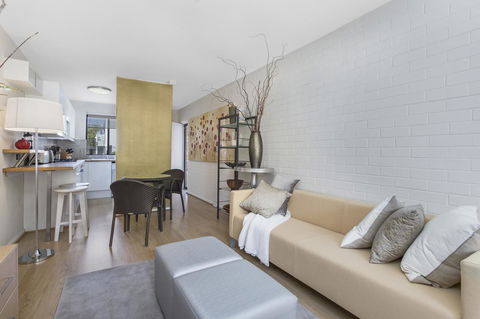Gorgeous 26 1 Bed Designer Fitout Perfect Location - Accommodation Noosa 24
