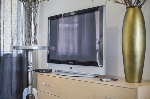 Gorgeous 26 1 Bed Designer Fitout Perfect Location - Accommodation Noosa 3