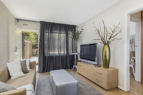 Gorgeous 26 1 Bed Designer Fitout Perfect Location - Accommodation Noosa 14