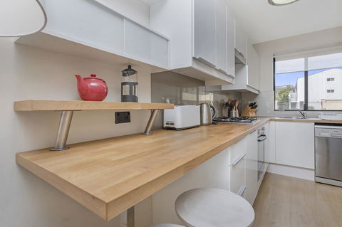 Gorgeous 26 1 Bed Designer Fitout Perfect Location - Accommodation Noosa 16