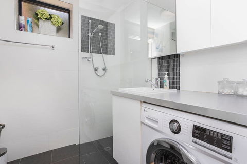 Gorgeous 26 1 Bed Designer Fitout Perfect Location - Accommodation Noosa 36