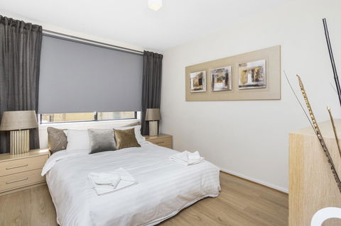 Gorgeous 26 1 Bed Designer Fitout Perfect Location - Accommodation Noosa 10