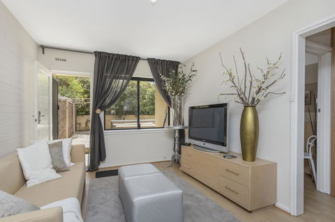 Gorgeous 26 1 Bed Designer Fitout Perfect Location - Accommodation Noosa 26