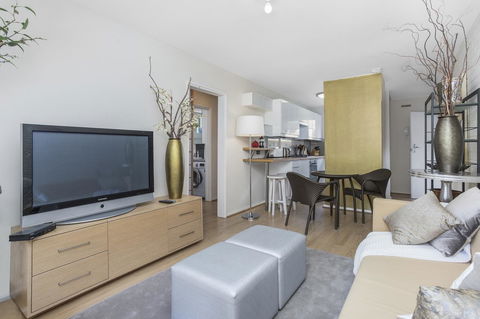 Gorgeous 26 1 Bed Designer Fitout Perfect Location - Accommodation Noosa 20