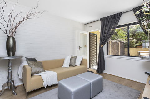 Gorgeous 26 1 Bed Designer Fitout Perfect Location - Accommodation Noosa 23