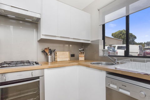 Gorgeous 26 1 Bed Designer Fitout Perfect Location - Accommodation Noosa 9
