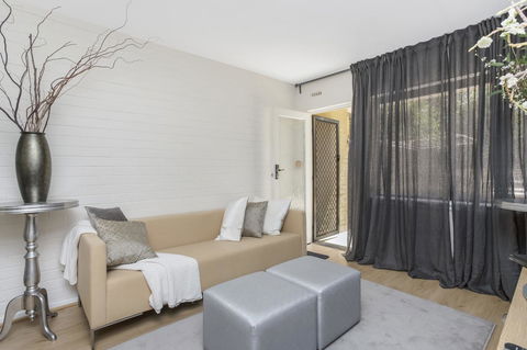 Gorgeous 26 1 Bed Designer Fitout Perfect Location - Accommodation Noosa 8