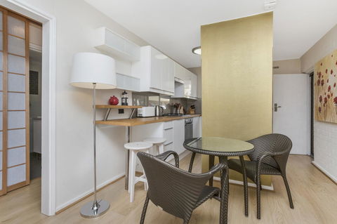 Gorgeous 26 1 Bed Designer Fitout Perfect Location - Accommodation Noosa 12