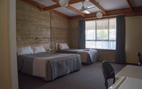 Hopetoun Motel & Chalet Village - Accommodation Noosa 2