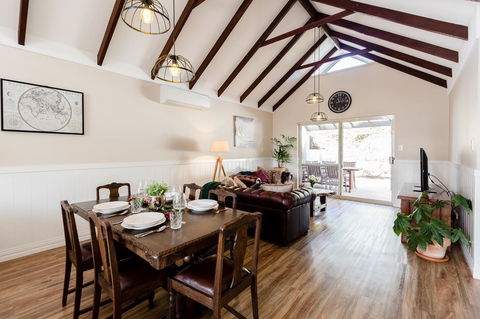 Maison Magnolia - Spacious Cozy Town House - Accommodation Noosa 1