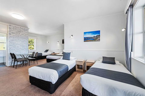 Coach House Launceston - Accommodation Noosa 7