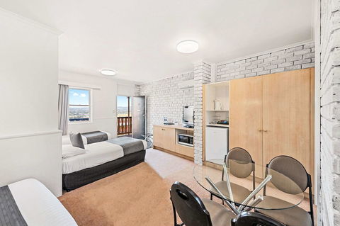 Coach House Launceston - Accommodation Noosa 8