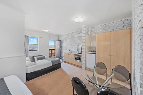 Coach House Launceston - Accommodation Noosa 9