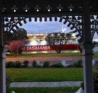 Riverbank villa - 4 bedroom house villa - Accommodation Noosa