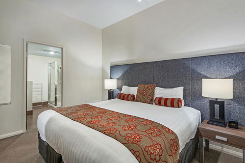 Mantra One Sandy Bay Road - Accommodation Noosa 2