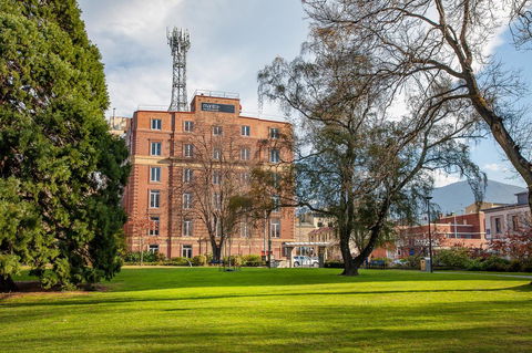 Mantra One Sandy Bay Road - Accommodation Noosa 0