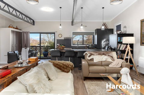 The WeareHouse In Deloraine - Accommodation Noosa 2