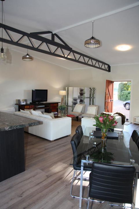 The WeareHouse In Deloraine - Accommodation Noosa 29