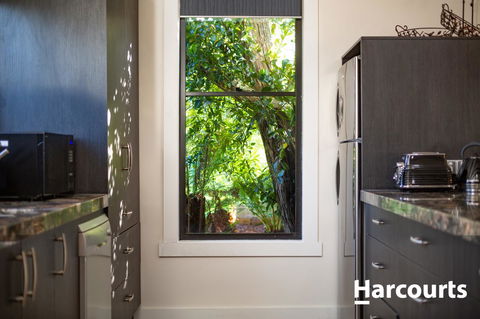 The WeareHouse In Deloraine - Accommodation Noosa 12
