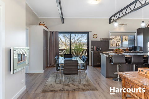 The WeareHouse In Deloraine - Accommodation Noosa 22