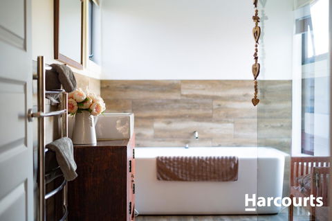 The WeareHouse In Deloraine - Accommodation Noosa 7