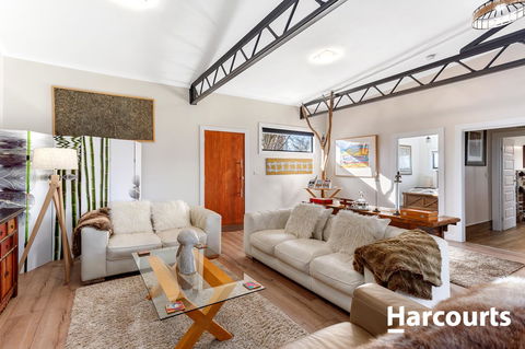 The WeareHouse In Deloraine - Accommodation Noosa 13