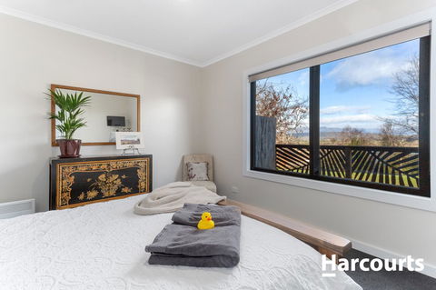 The WeareHouse In Deloraine - Accommodation Noosa 10