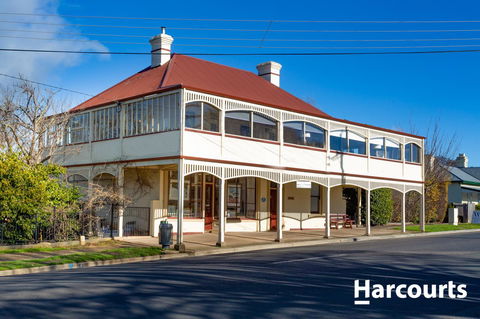 The WeareHouse In Deloraine - Accommodation Noosa 1