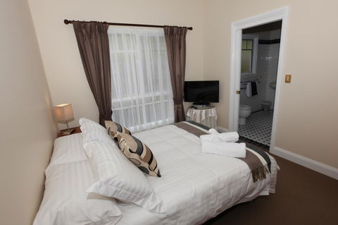 House On The Hill Bed And Breakfast - Accommodation Noosa 39