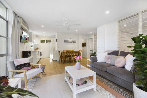 Noosa Heads Beach Comfort - Unit 3 Yaringa, 29 Noosa Drive - Accommodation Noosa 1