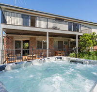 Ocean Breeze Retreat - with spa and space - Accommodation Noosa