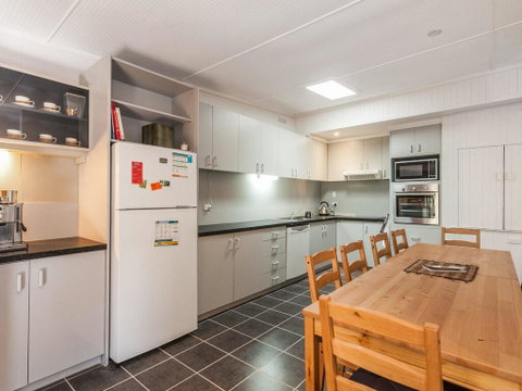 OCEANS 12 - ANGLESEA - Accommodation Noosa 3