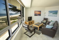 Oceanside Resort - Absolute Beachfront Apartments