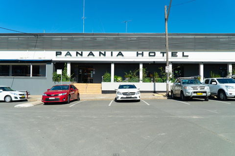 Panania Hotel - Accommodation Noosa 0