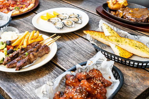 Panania Hotel - Accommodation Noosa 2