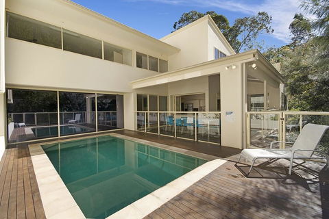Prestigious House In Little Cove - 4 Baywoods - Accommodation Noosa 0