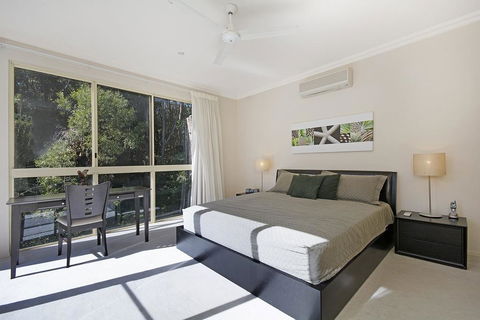 Prestigious House In Little Cove - 4 Baywoods - Accommodation Noosa 2