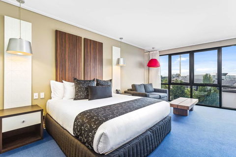 Quality Hotel Taylors Lakes - Accommodation Noosa 2