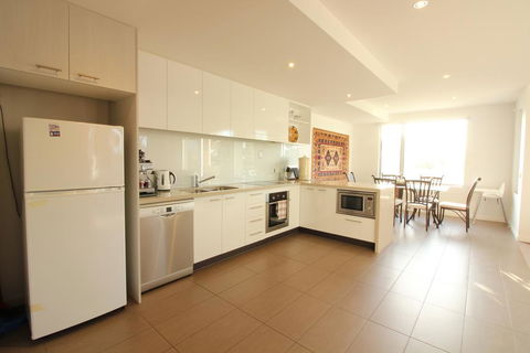 Rejuvenate San Remo - WiFi, Linen, Beach 200m, Family Friendly - Accommodation Noosa 3