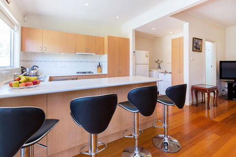 RENOVATED BEACH BEAUTY - ROSEBUD - Accommodation Noosa 2