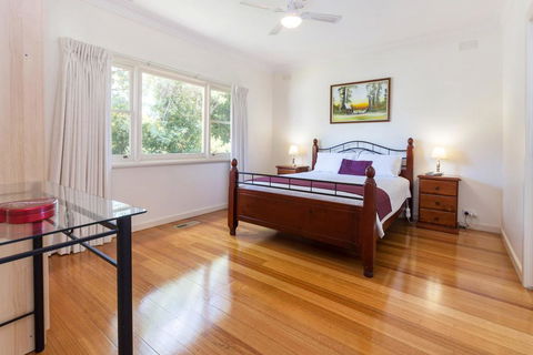 RENOVATED BEACH BEAUTY - ROSEBUD - Accommodation Noosa 3