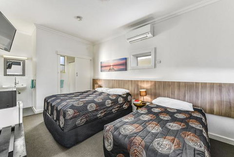 Rest Motels - Accommodation Noosa 2