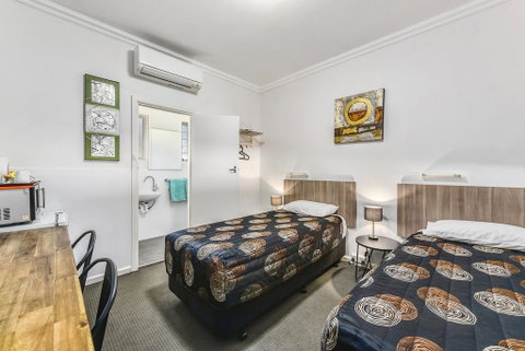 Rest Motels - Accommodation Noosa 3