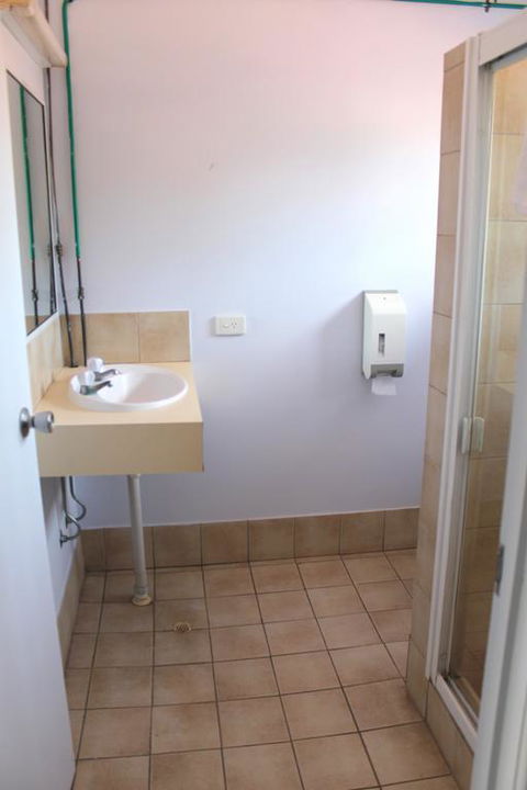 Rocky Glen Hotel Motel Gladstone - Accommodation Noosa 3