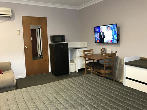 Roydons Motor Inn - Accommodation Noosa 0