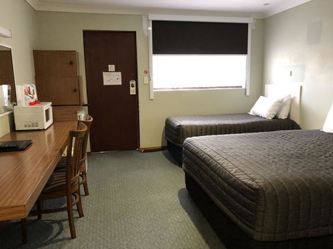 Roydons Motor Inn - Accommodation Noosa 2