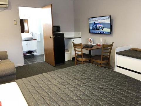 Roydons Motor Inn - Accommodation Noosa 1