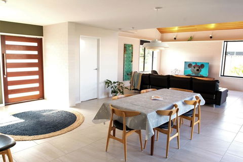 Salty Lark Beach House - Accommodation Noosa 1