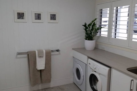 Sapphire Beach Pet Friendly Beach 5 Minute Walk - Accommodation Noosa 2