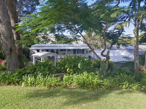 Sapphire Beach Pet Friendly Beach 5 Minute Walk - Accommodation Noosa 0